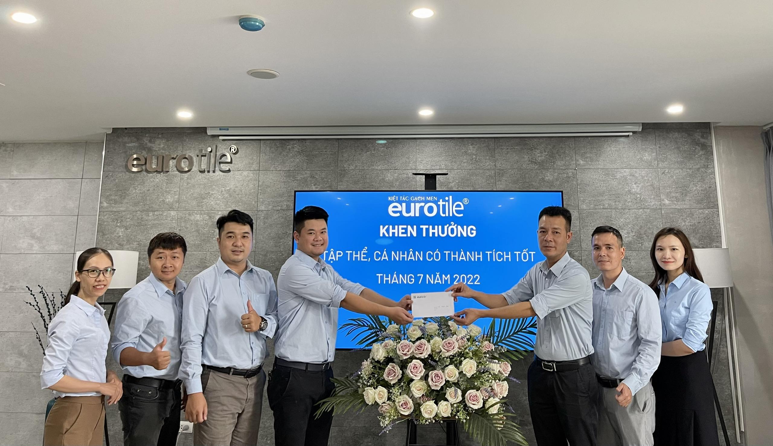 Eurotile khen thưởng tập thể, cá nhân có thành tích xuất sắc tháng 7/2022