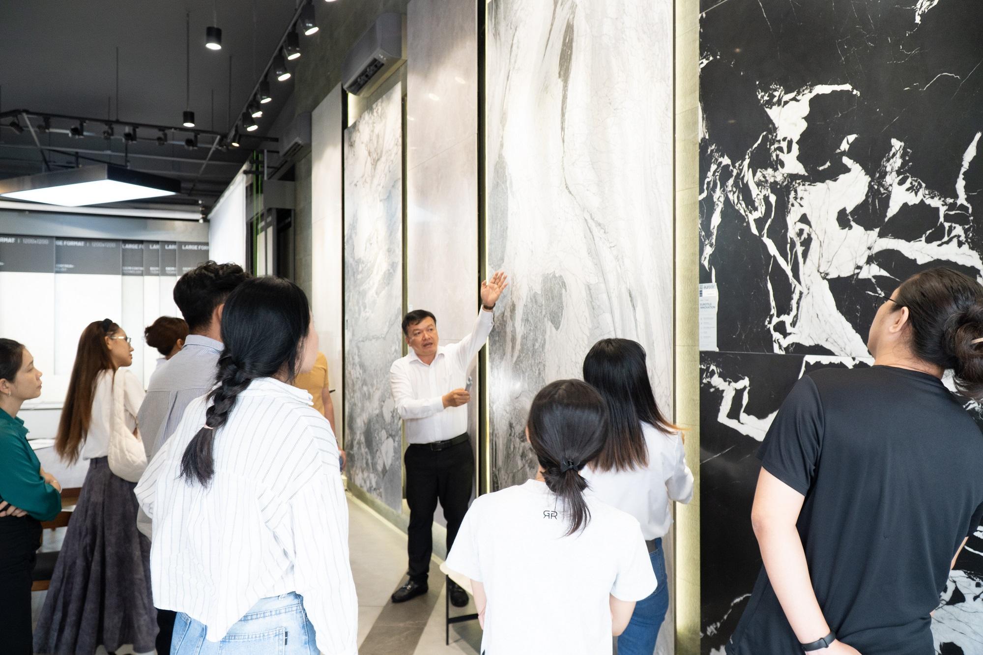 HỌC VIÊN GREEN ACADEMY TRẢI NGHIỆM KHÔNG GIAN TRƯNG BÀY GẠCH MEN CAO CẤP TẠI EUROTILE CENTER TP. HỒ CHÍ MINH