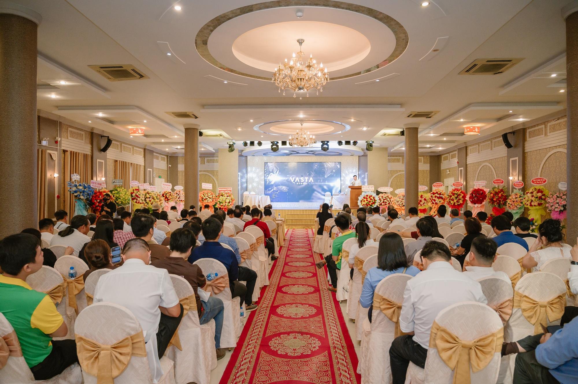 Eurotile-Hoi-K TS-tinh-Dong-N ai-1.jpg
