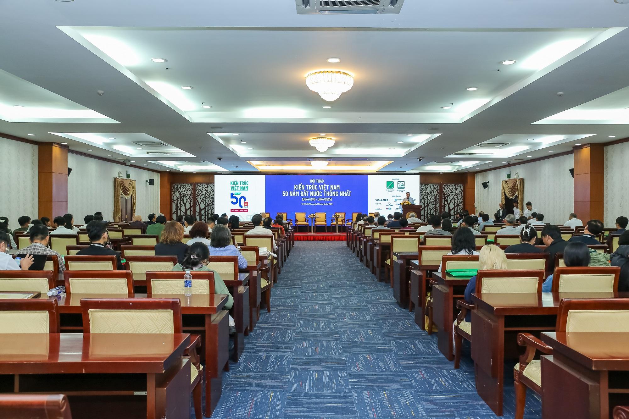 Hoi-thao-Kien- truc-Viet-Nam- 2025-Eurotile- 1.JPG