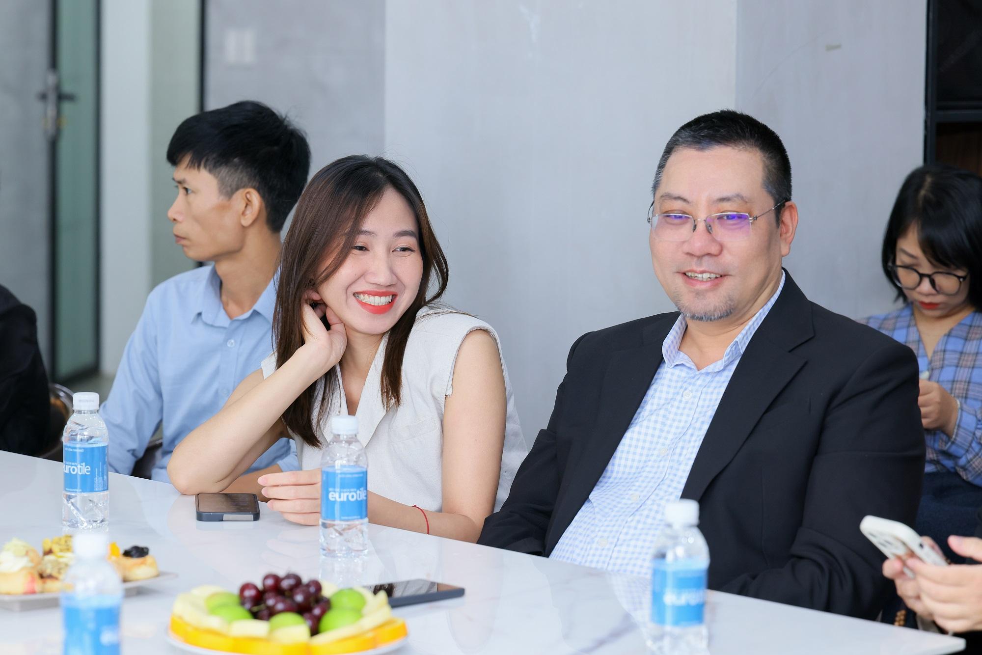 Eurotile-va-Ki en-Viet-2.jpg