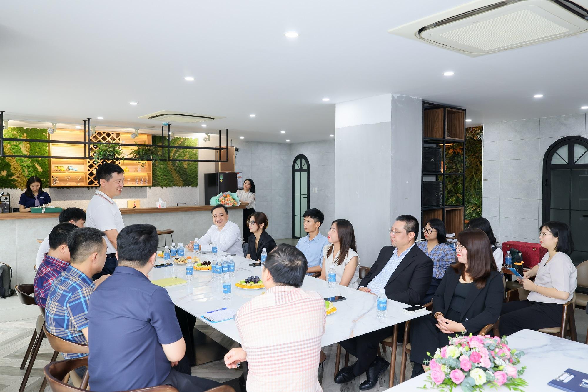 Eurotile-va-Ki en-Viet-7.jpg