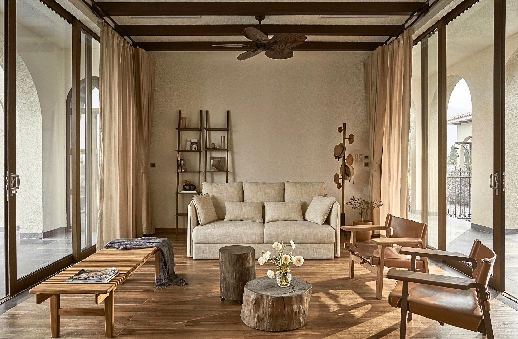 QUIET-LUXURY-e urotile-5.jpg