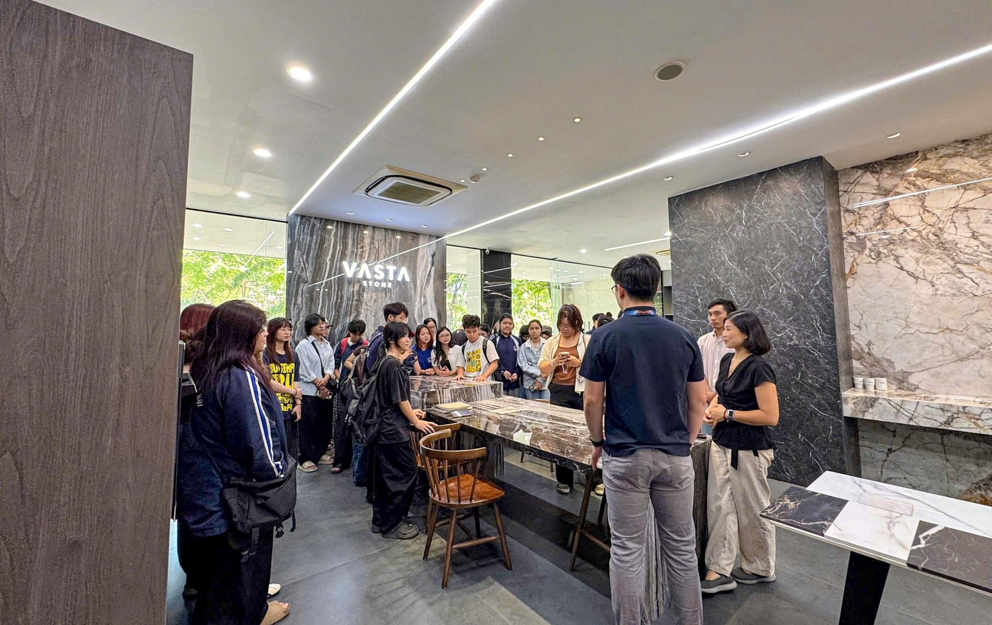 eurotile-cente r-ha-noi-3.jpg