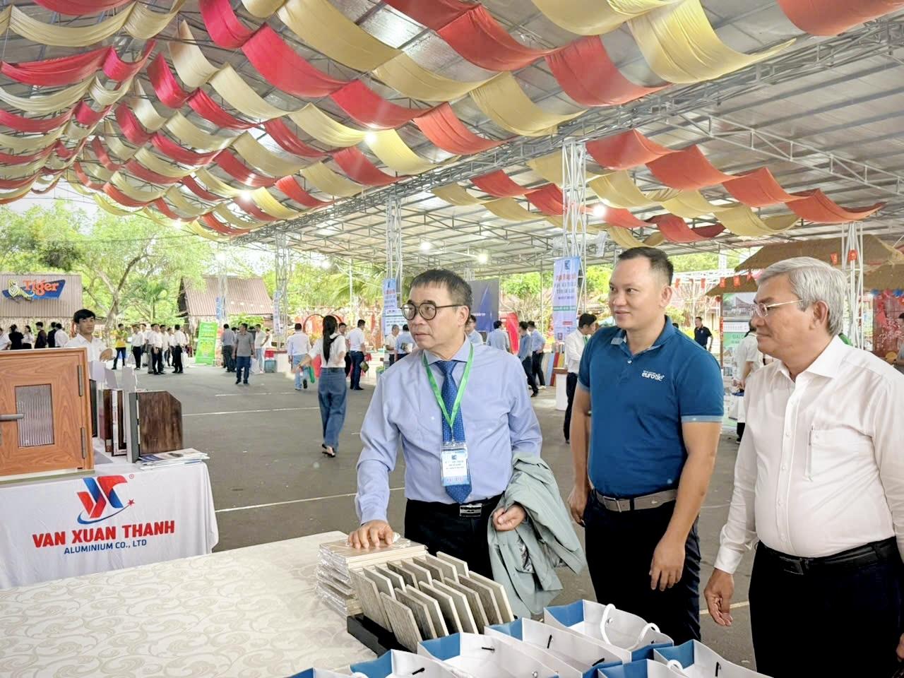 eurotile-kien- truc-su-An-Gia ng-5.JPG